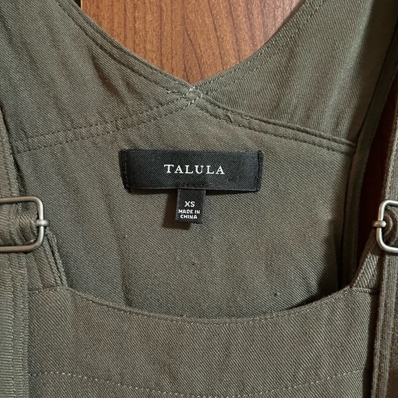 Aritzia Talula Women’s Short Overall - Picture 2 of 5